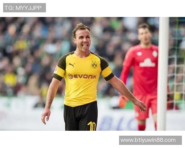 安塞尔米诺精彩头球破门助多特在第41分钟取得领先 安塞尔米诺精彩头球破门助多特在第41分钟取得领先