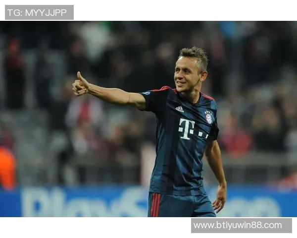 拜仁海报热身欧冠对决巴黎罗贝里小猪同框伊布小罗回忆重温 拜仁海报热身欧冠对决巴黎罗贝里小猪同框伊布小罗回忆重温