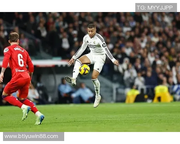 姆巴佩本赛季再现惊艳世界波仿佛复制粘贴引发球迷热议