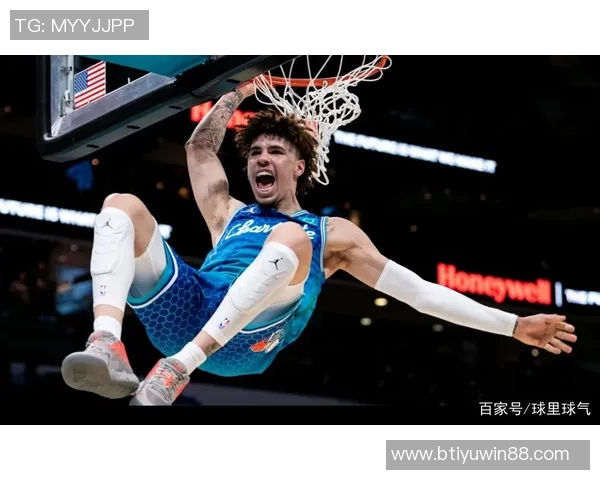 拉梅洛鲍尔全场表现出色20投7中砍下22分带领球队取得胜利 拉梅洛鲍尔全场表现出色20投7中砍下22分带领球队取得胜利